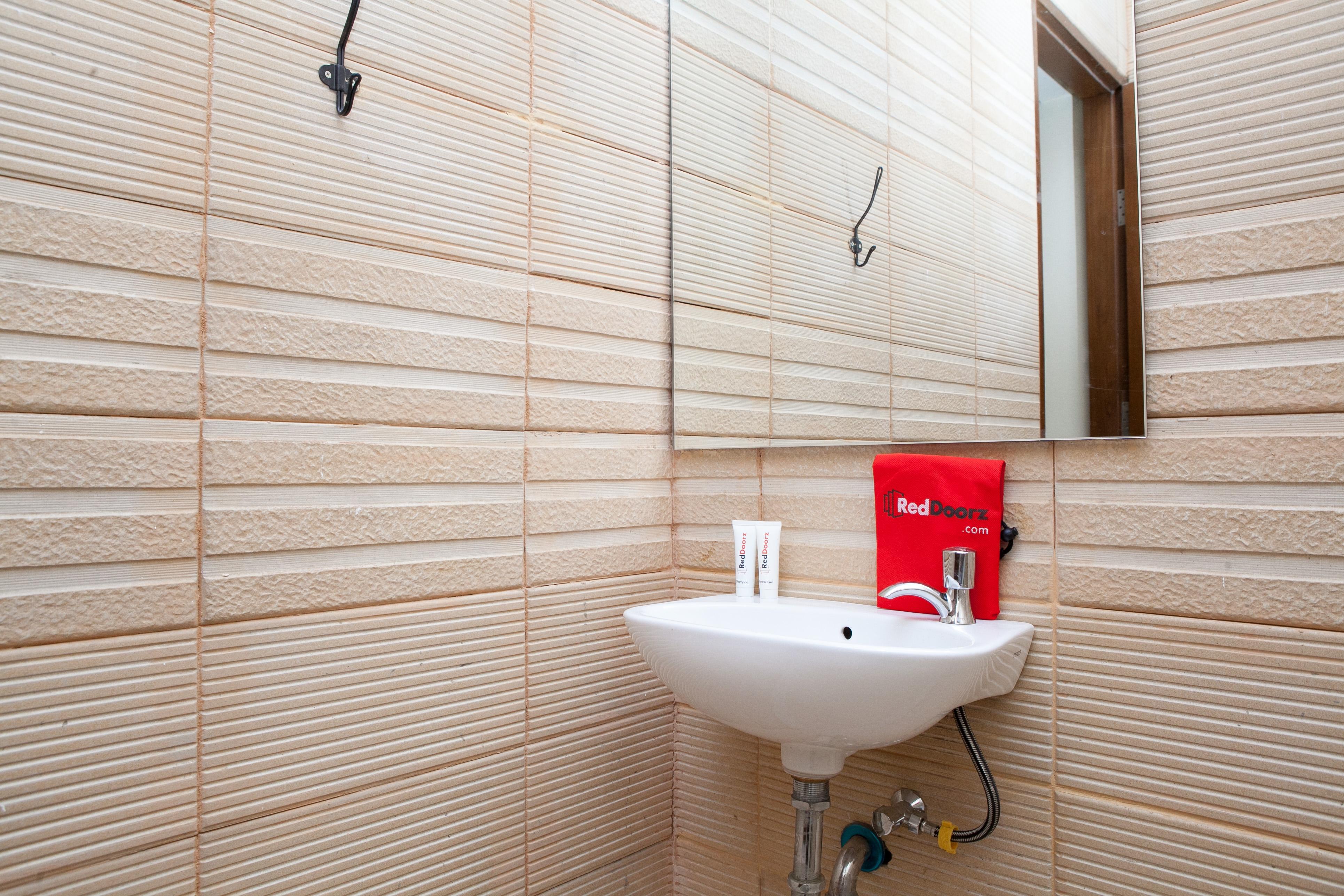 Reddoorz Plus Near Pasundan University Bandung Exterior photo