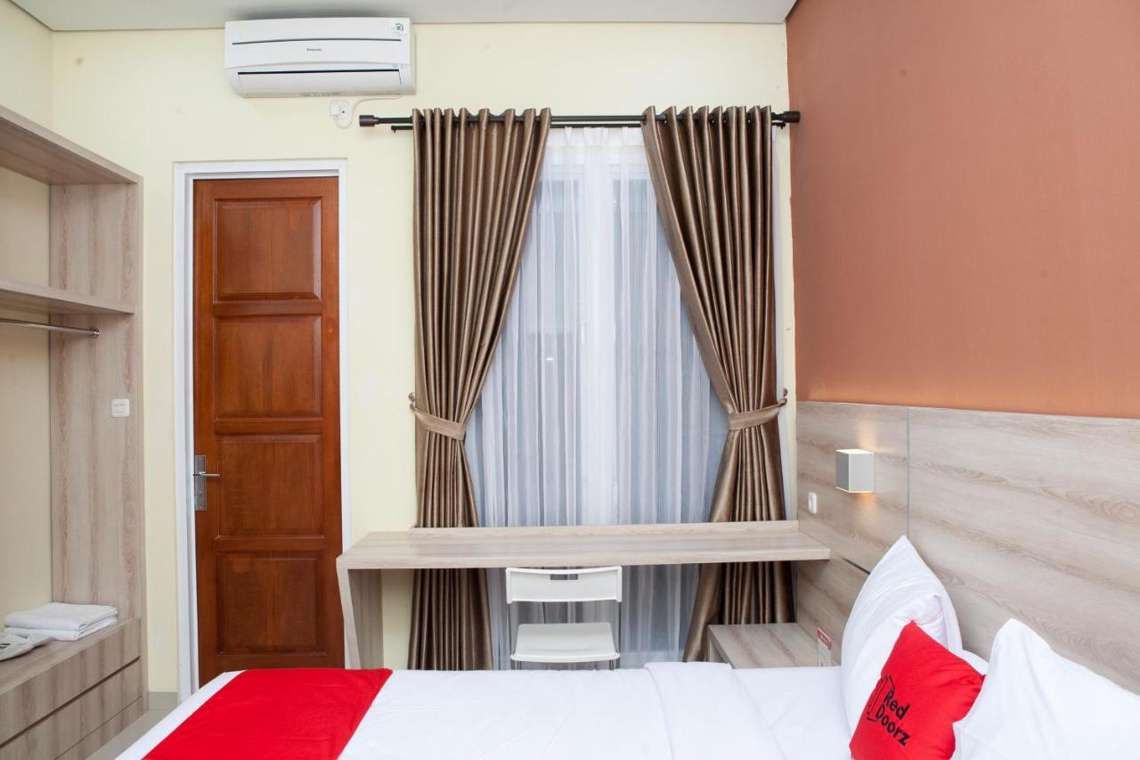 Reddoorz Plus Near Pasundan University Bandung Exterior photo